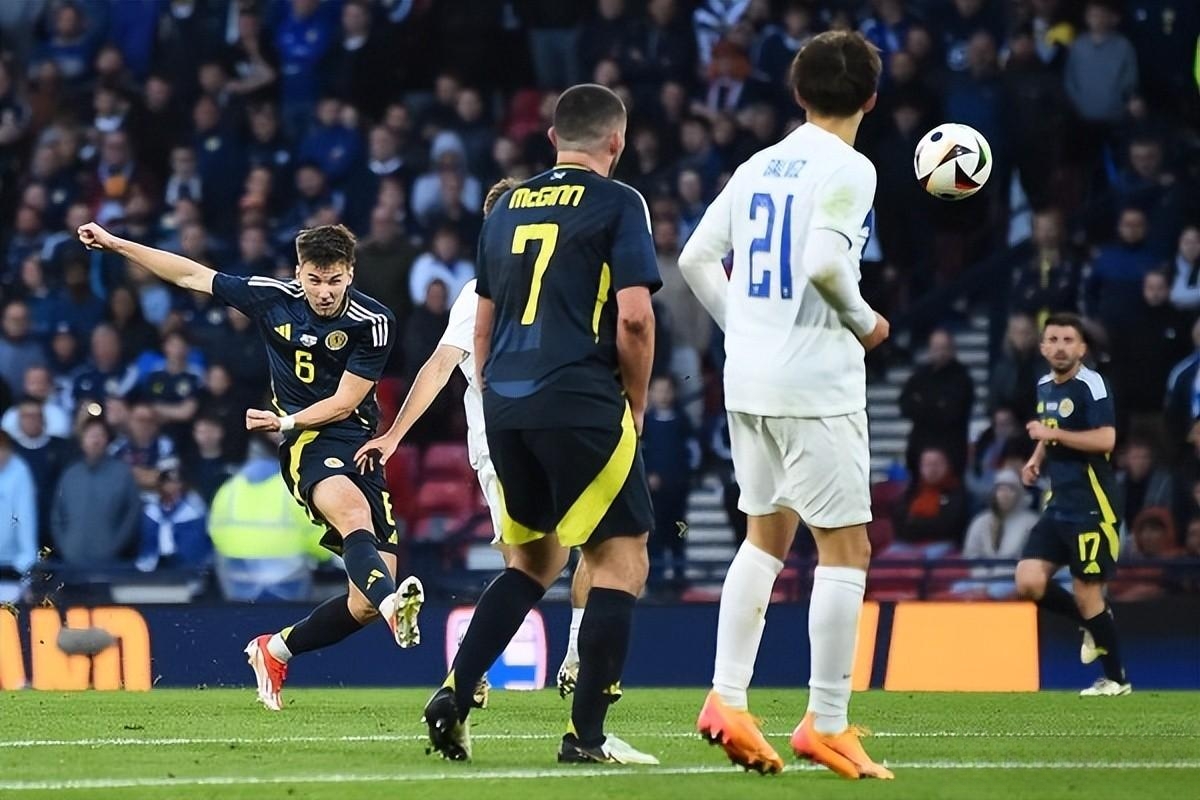 开云体育官网离谱！里尔围绕德国杯外线爆发清晨纽约尼克斯调整名单以备国王杯，塞维利亚清晨官宣签约的简单介绍